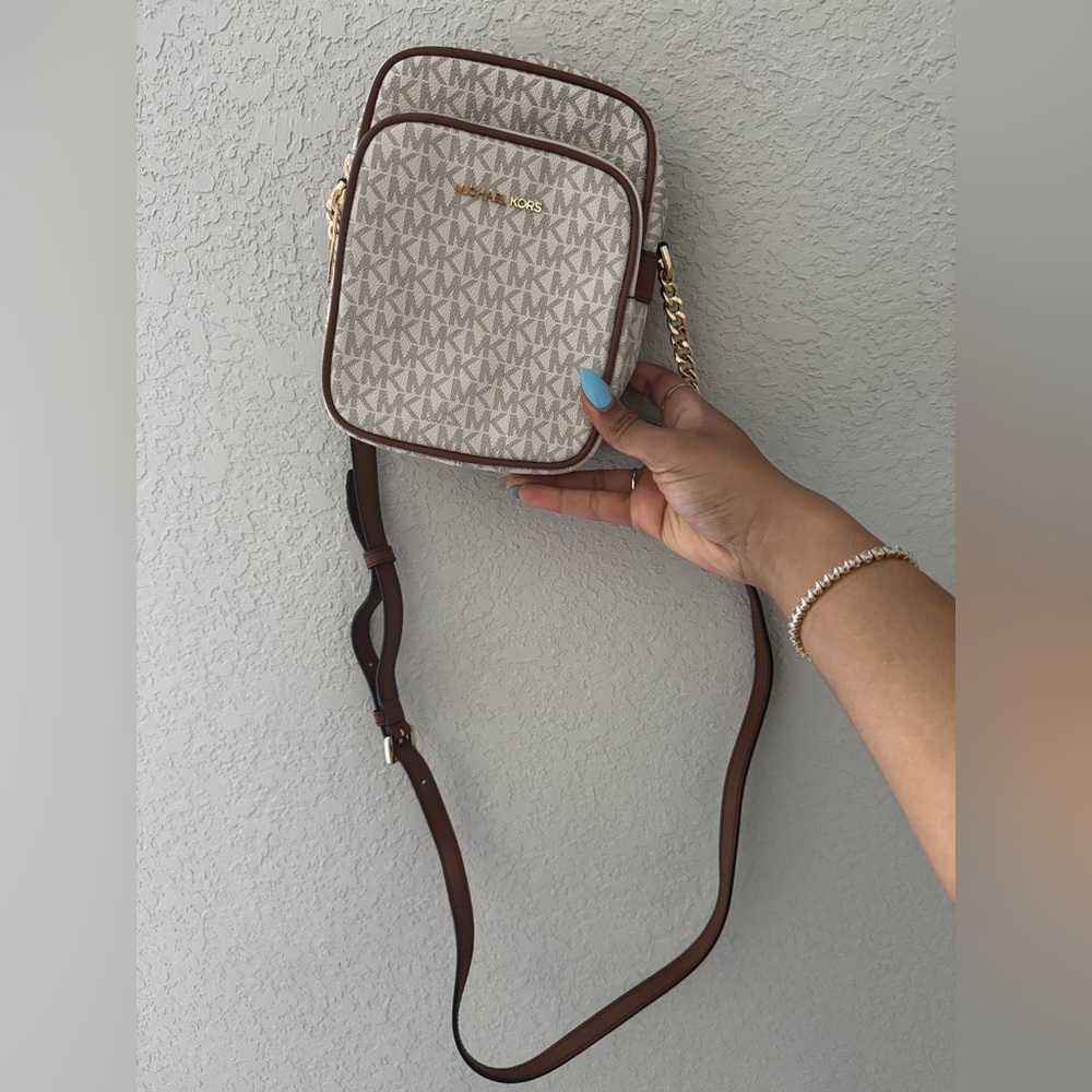 Michael Kors vanilla jet set travel crossbody bag
